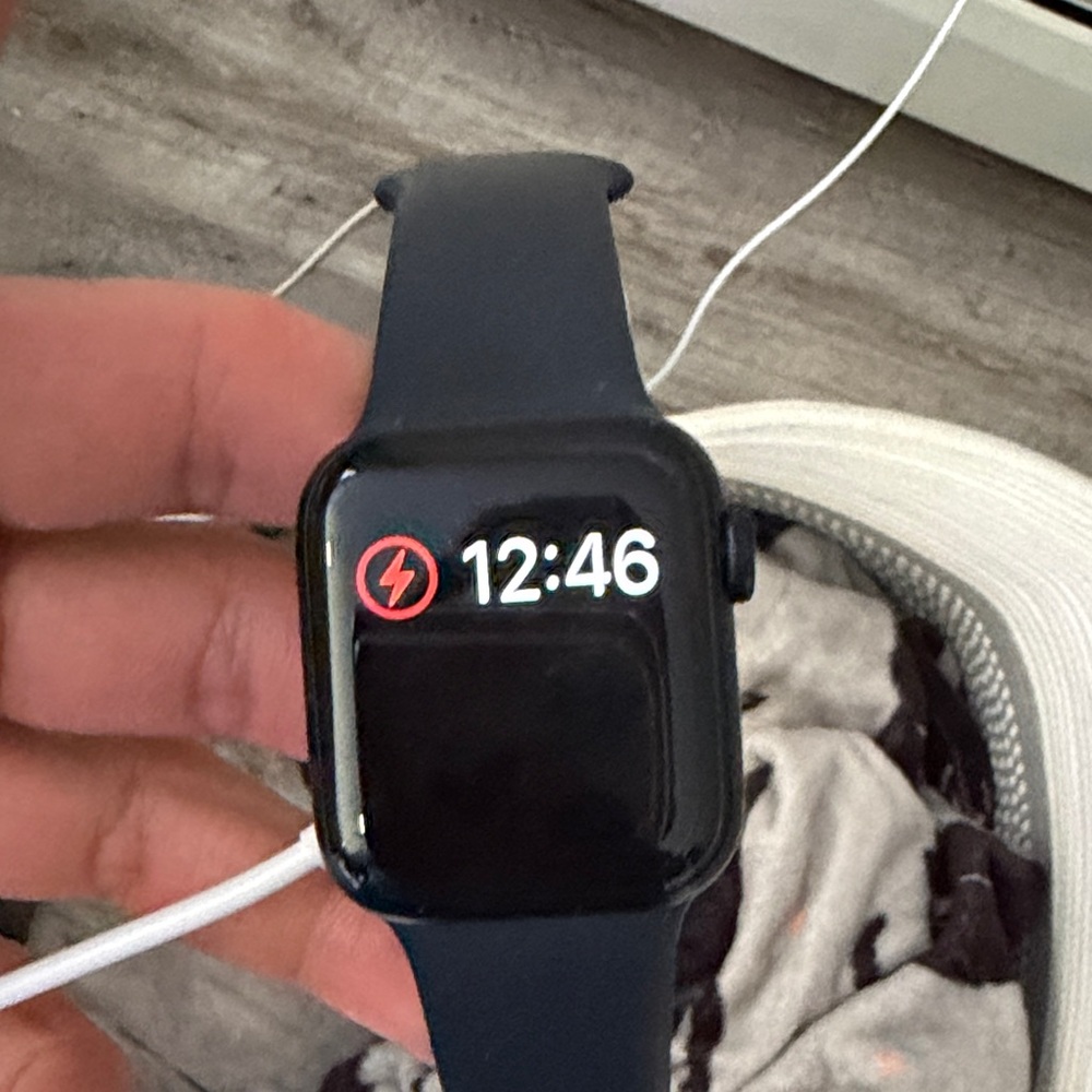 Apple Watch SE (2nd Gen) GPS - 40mm - Midnight aluminum/sport band - S/M- NEW - Picture 7 of 7